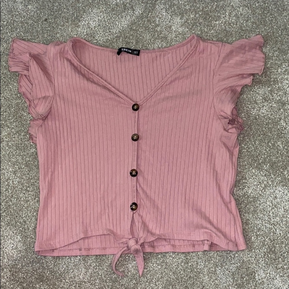 supper cute pink cropped shirt with cool shoulders